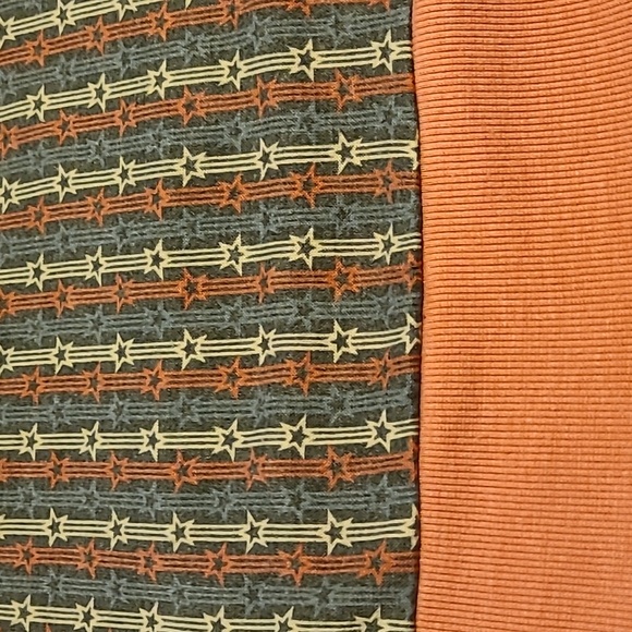 LLR LuLaRoe Star Patterned Short Sleeve Sweatshirt with Pink Trim Plus Sz 2XL - Picture 4 of 6